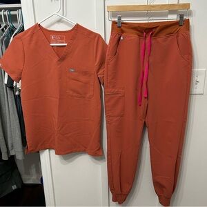 Figs Terracotta Scrub Set with Magenta Drawstring